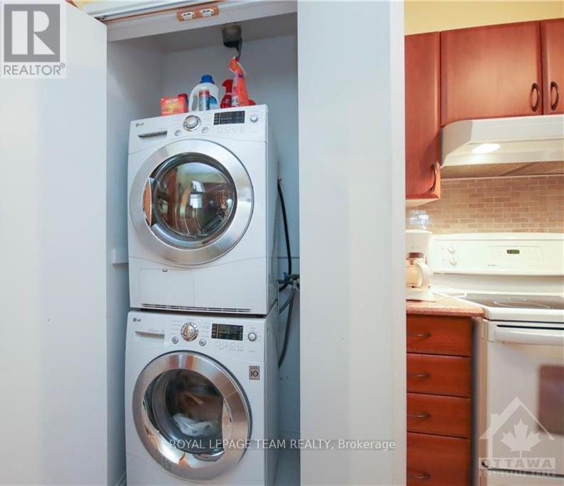200 - 260 Brittany Drive, Ottawa, Ontario  K1K 4M2 - Photo 12 - X12475328