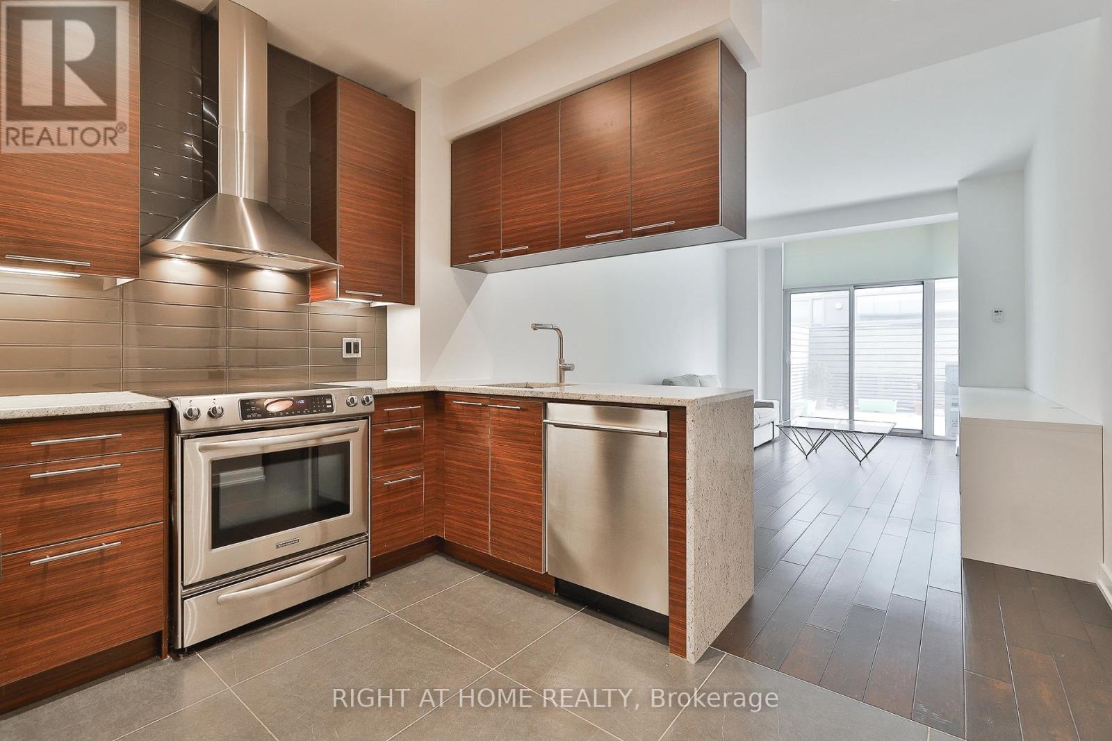 625 - 1 Market Street, Toronto, Ontario  M5E 0A2 - Photo 2 - C12442860