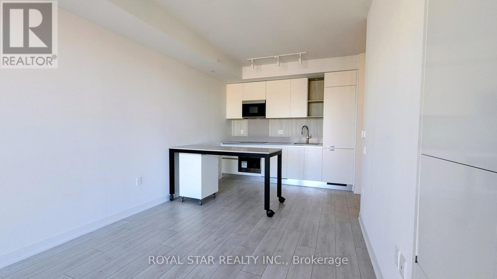 806 - 39 Mary Street, Barrie, Ontario  L4N 1S9 - Photo 2 - S12492796