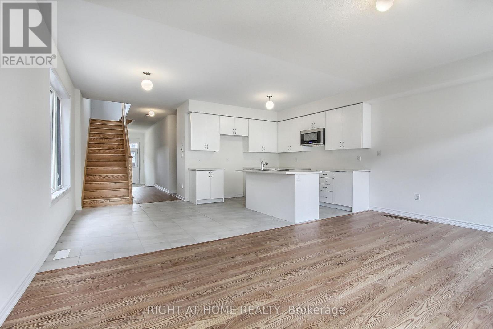 15 Durham Avenue, Barrie, Ontario  L9J 0W7 - Photo 12 - S12493478