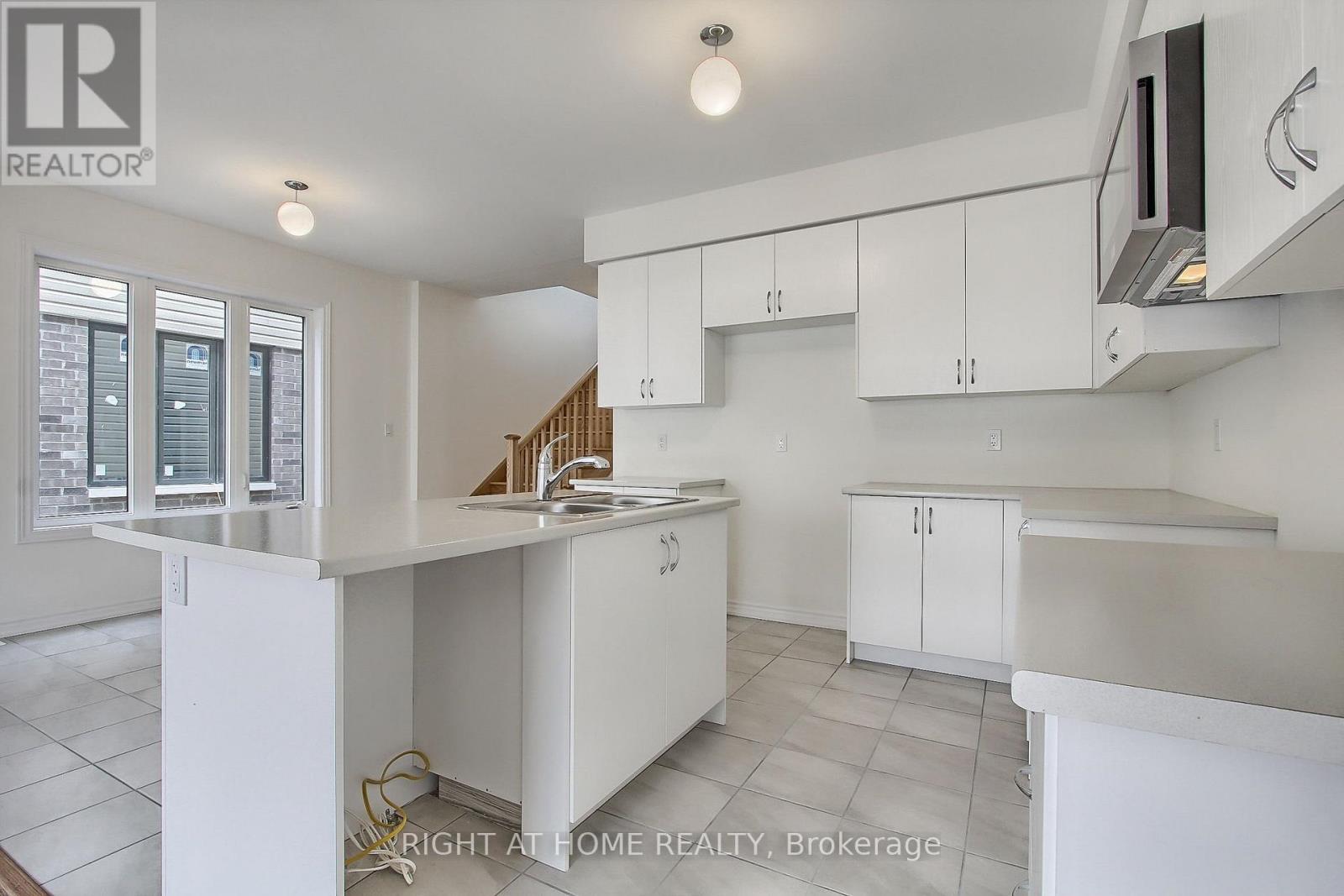 15 Durham Avenue, Barrie, Ontario  L9J 0W7 - Photo 14 - S12493478