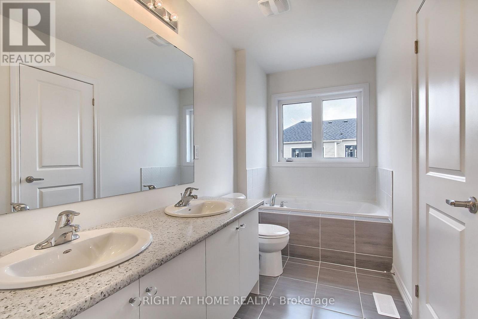 15 Durham Avenue, Barrie, Ontario  L9J 0W7 - Photo 17 - S12493478