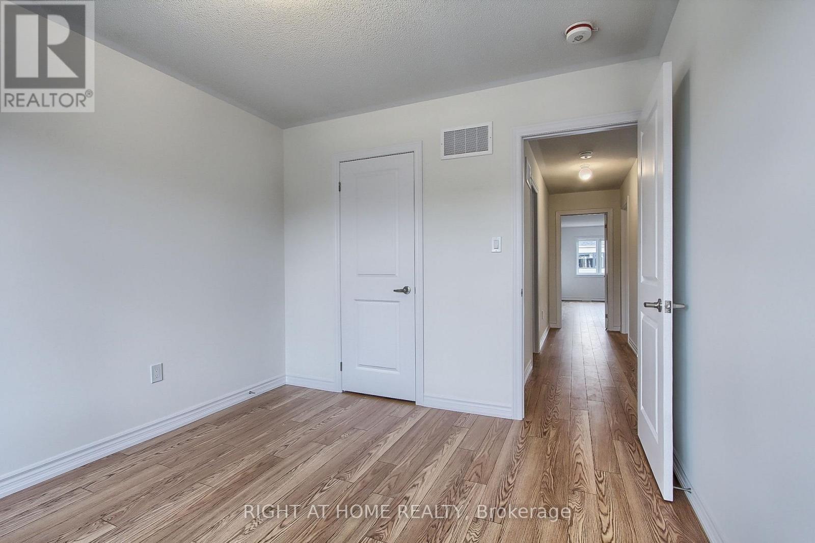 15 Durham Avenue, Barrie, Ontario  L9J 0W7 - Photo 18 - S12493478