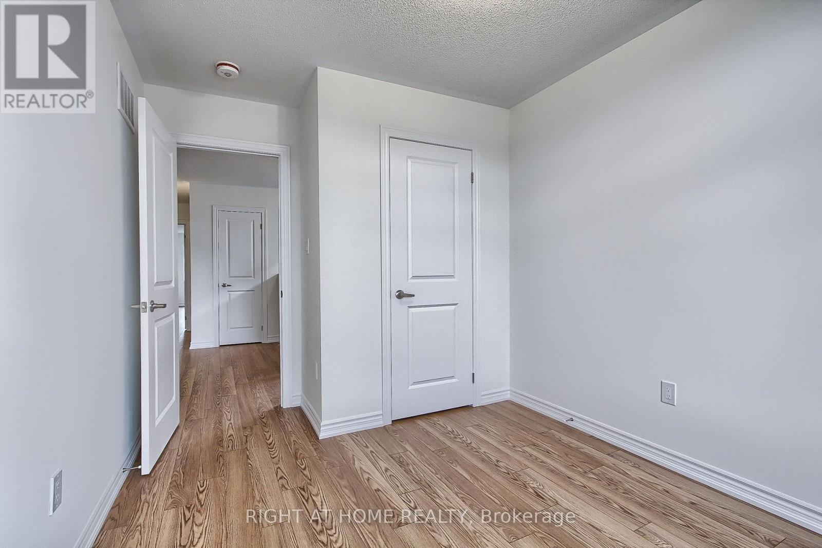 15 Durham Avenue, Barrie, Ontario  L9J 0W7 - Photo 21 - S12493478