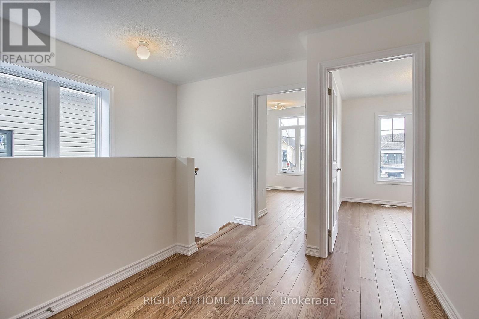 15 Durham Avenue, Barrie, Ontario  L9J 0W7 - Photo 4 - S12493478