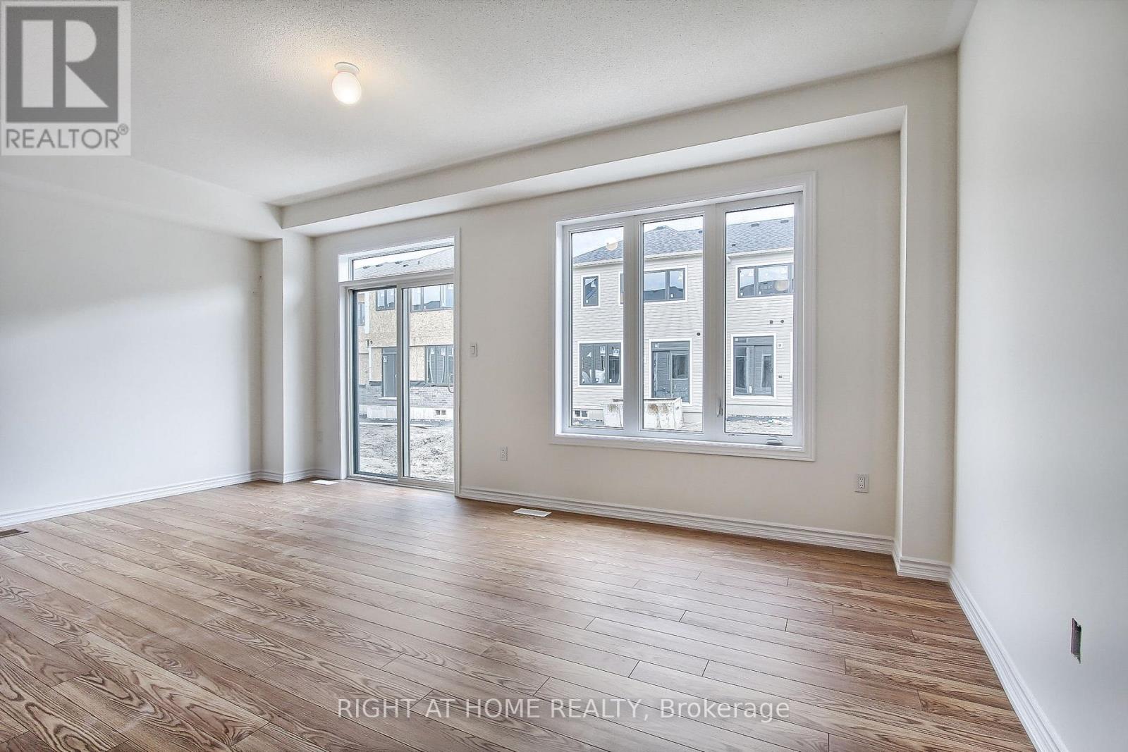 15 Durham Avenue, Barrie, Ontario  L9J 0W7 - Photo 6 - S12493478