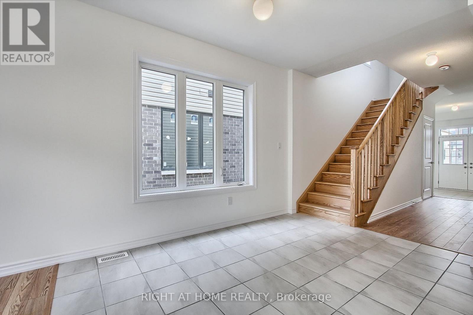 15 Durham Avenue, Barrie, Ontario  L9J 0W7 - Photo 7 - S12493478