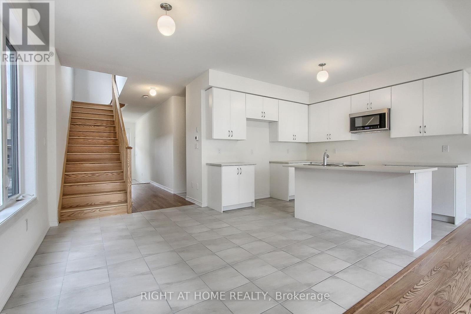 15 Durham Avenue, Barrie, Ontario  L9J 0W7 - Photo 8 - S12493478