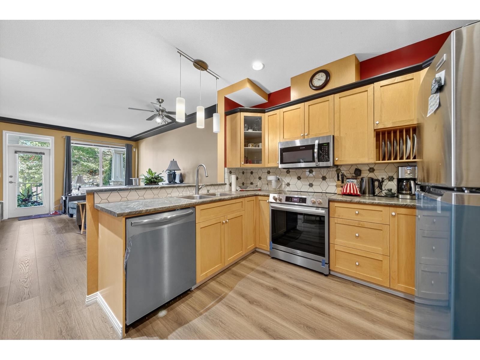 30 7250 144 Street, Surrey, British Columbia  V3W 1L7 - Photo 6 - R3047560