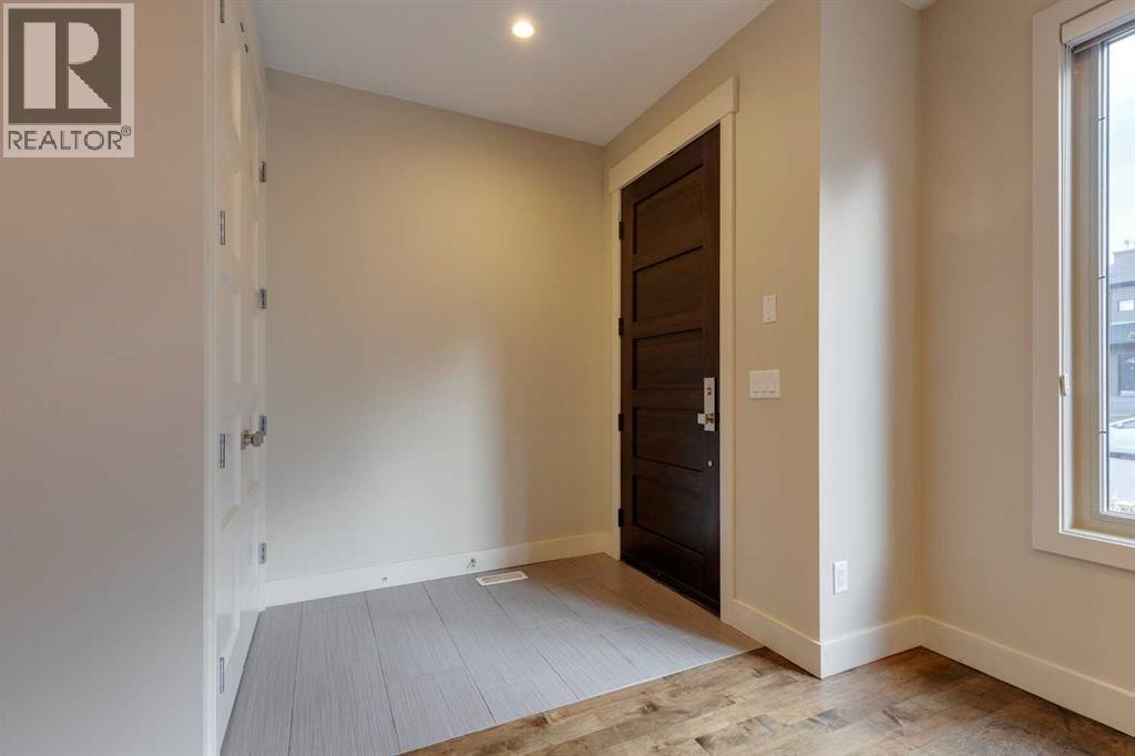 2413 36 Street Sw, Calgary, Alberta  T3E 2Z6 - Photo 3 - A2267002