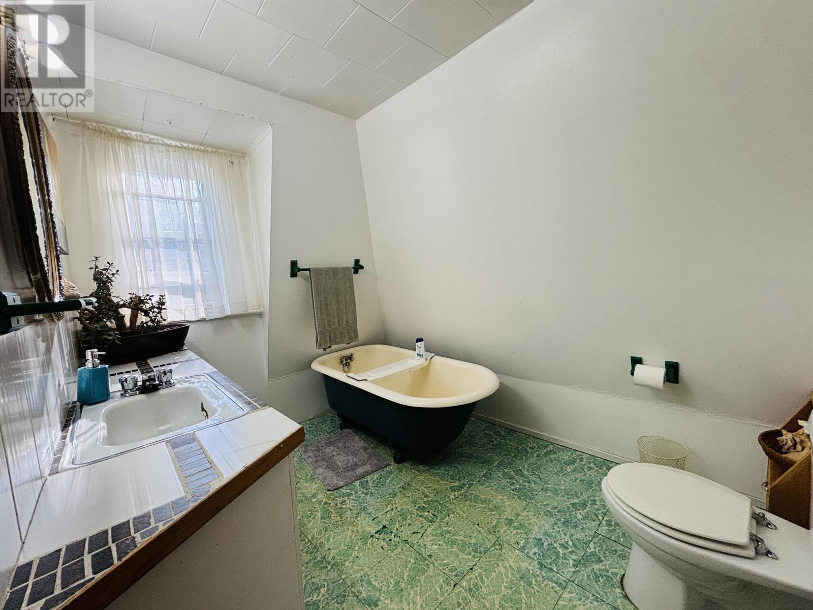 219 Fifth St N, Kenora, Ontario  P9N 2N8 - Photo 18 - TB253368