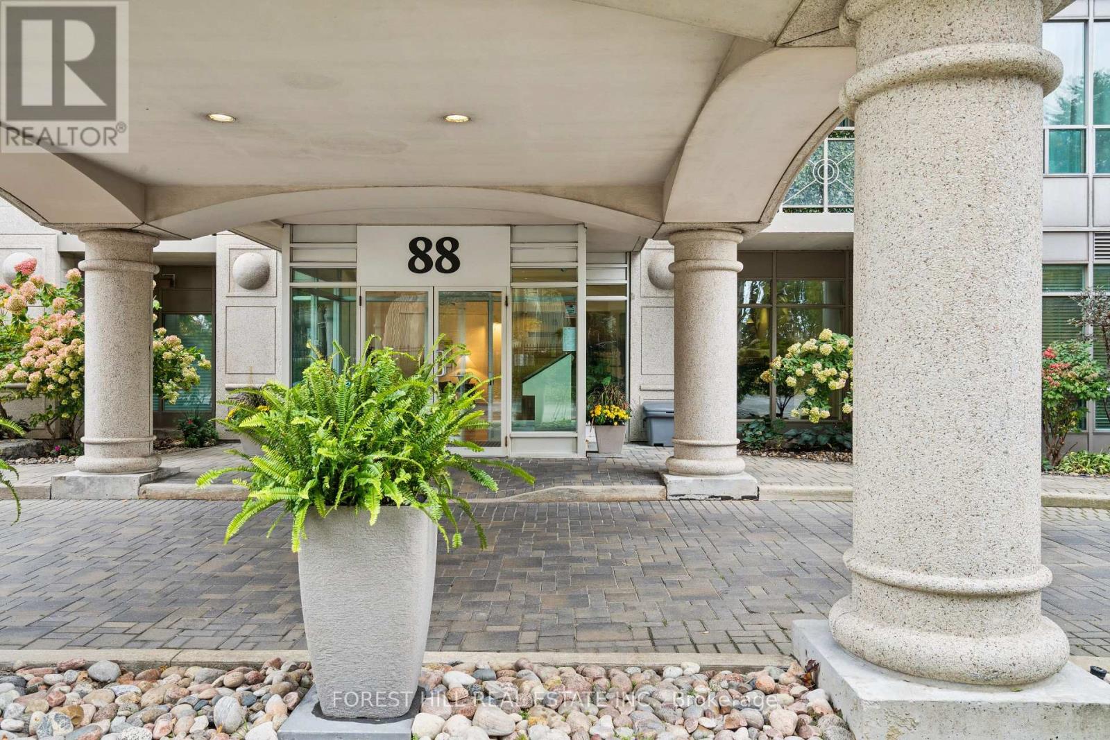 906 - 88 Palace Pier Court, Toronto, Ontario  M8V 4C2 - Photo 2 - W12493380