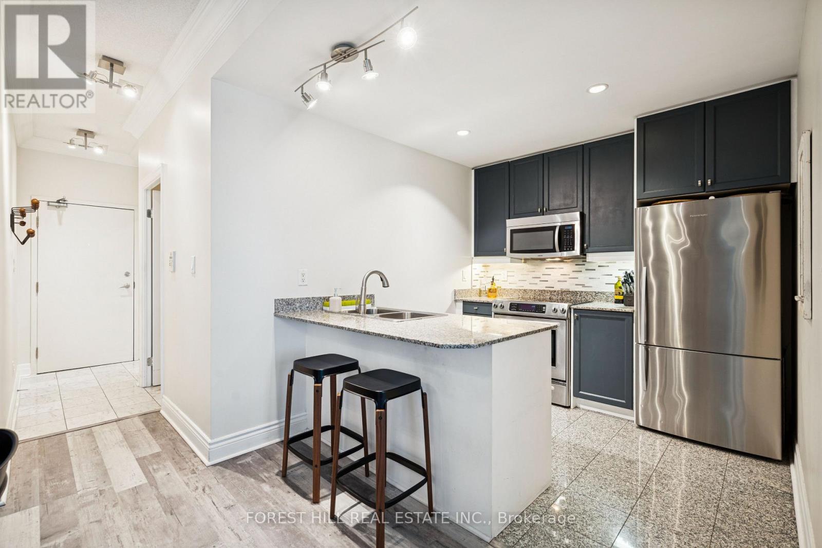 906 - 88 Palace Pier Court, Toronto, Ontario  M8V 4C2 - Photo 4 - W12493380