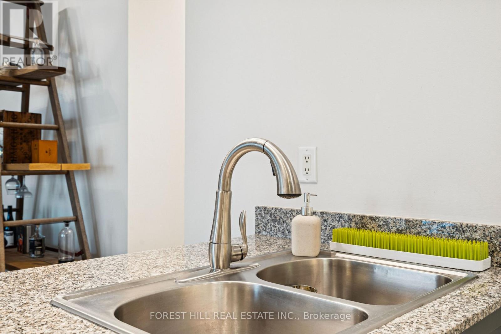 906 - 88 Palace Pier Court, Toronto, Ontario  M8V 4C2 - Photo 7 - W12493380