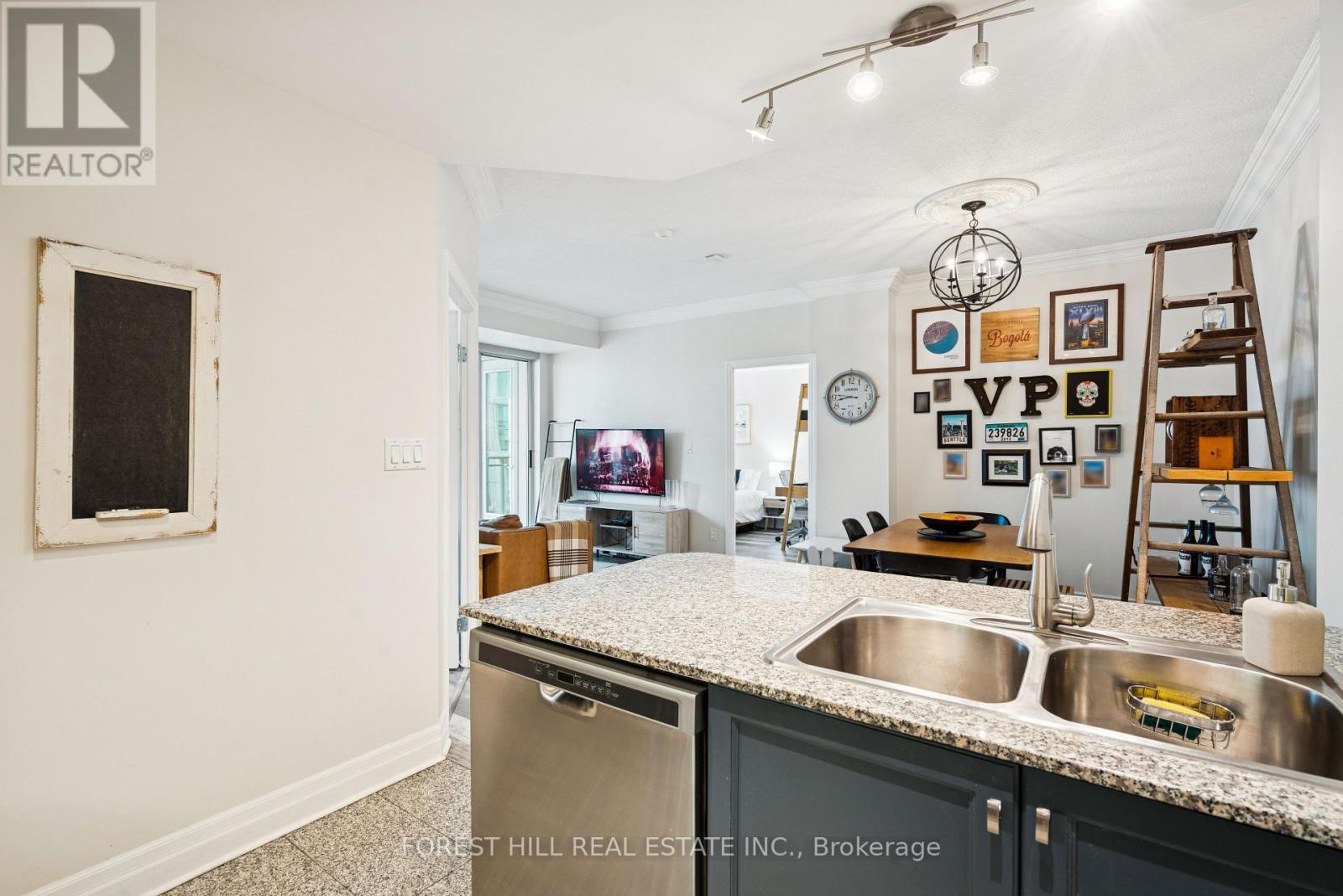 906 - 88 Palace Pier Court, Toronto, Ontario  M8V 4C2 - Photo 8 - W12493380