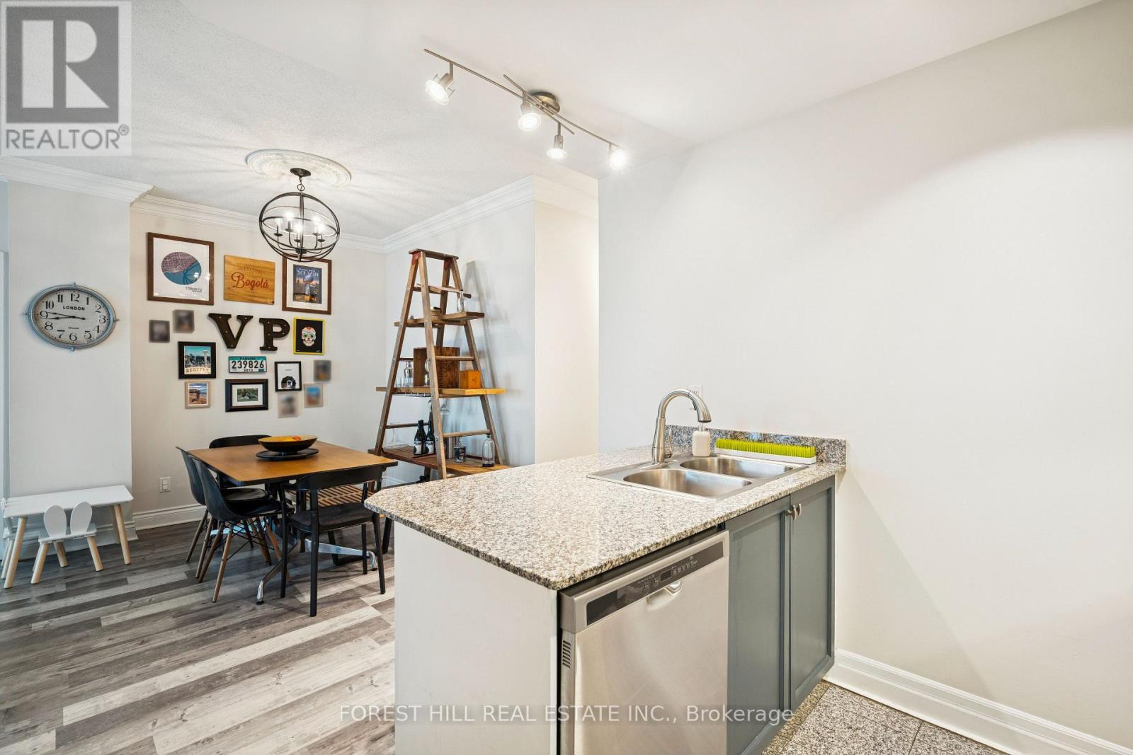 906 - 88 Palace Pier Court, Toronto, Ontario  M8V 4C2 - Photo 9 - W12493380