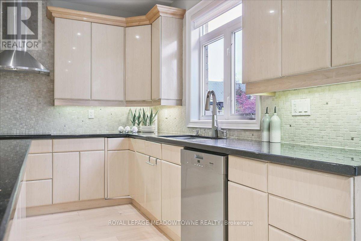 1468 Ferncrest Road, Oakville, Ontario  L6H 7W2 - Photo 20 - W12493390