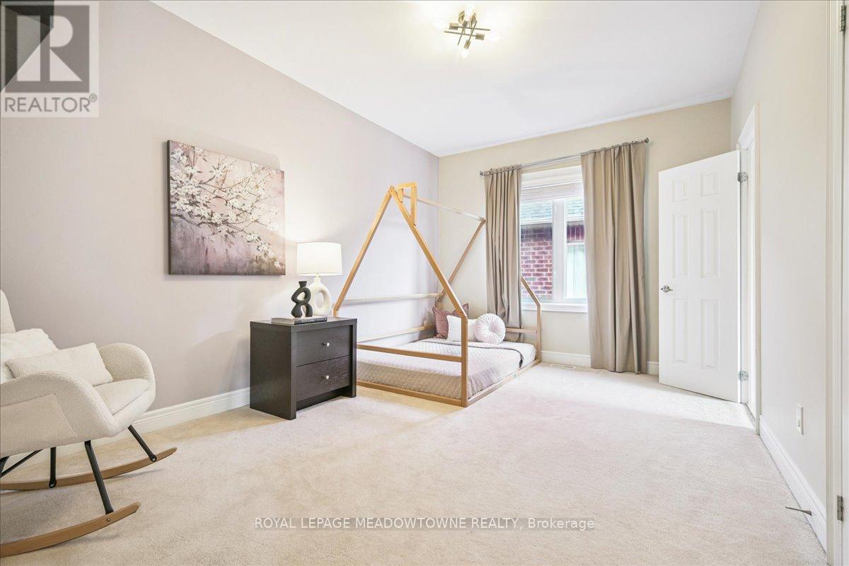 1468 Ferncrest Road, Oakville, Ontario  L6H 7W2 - Photo 32 - W12493390