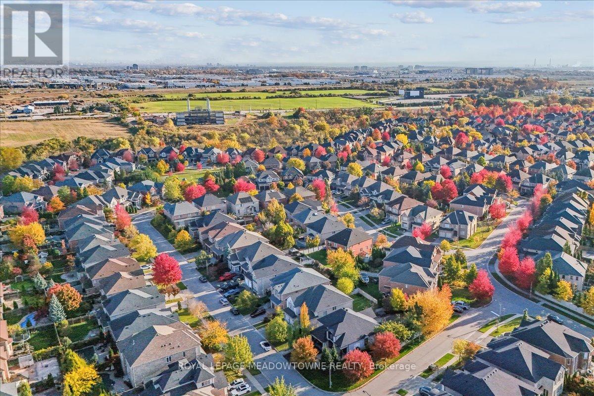 1468 Ferncrest Road, Oakville, Ontario  L6H 7W2 - Photo 48 - W12493390