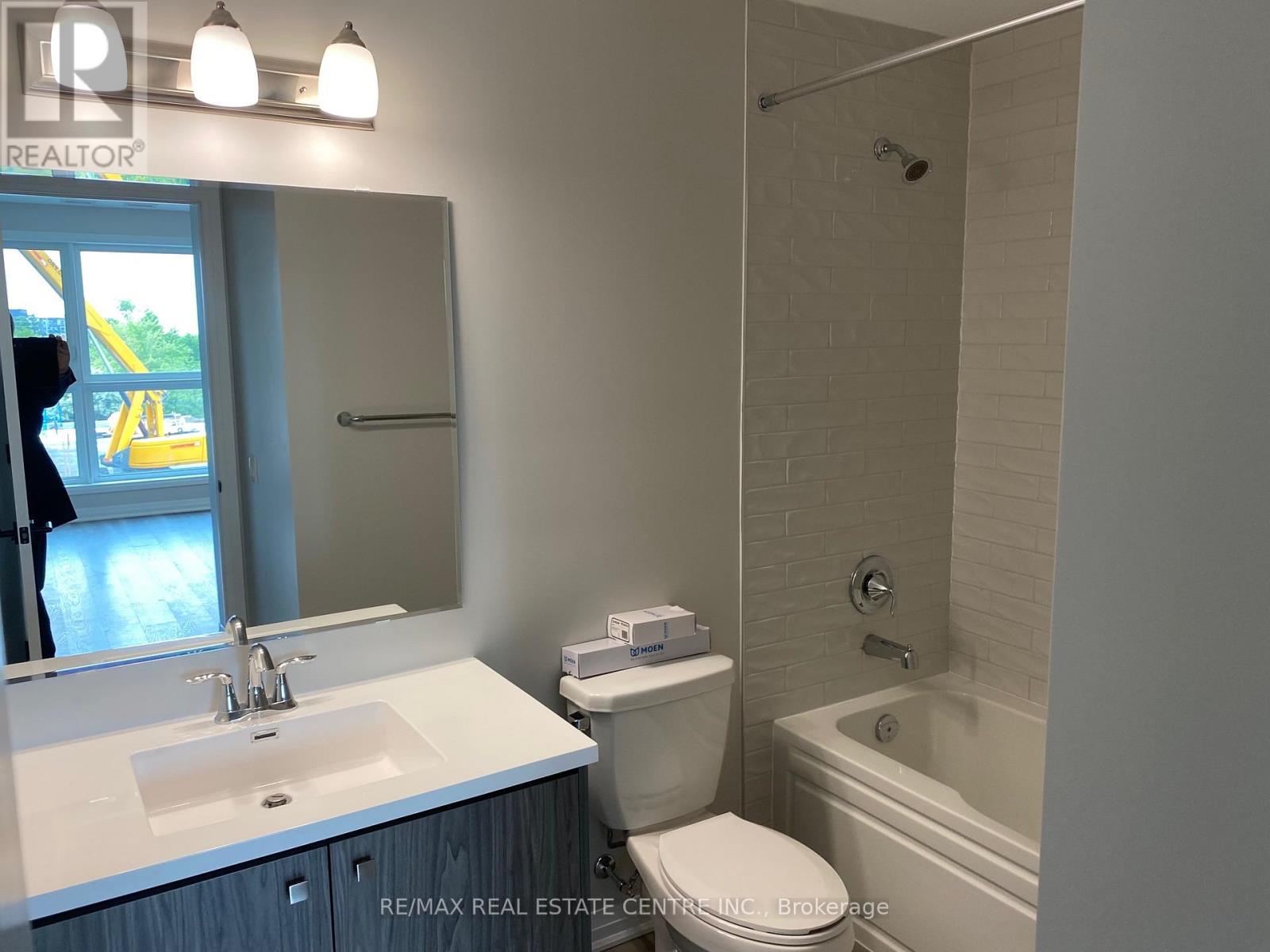 228 - 95 Dundas Street W, Oakville, Ontario  L6M 5N3 - Photo 9 - W12493410