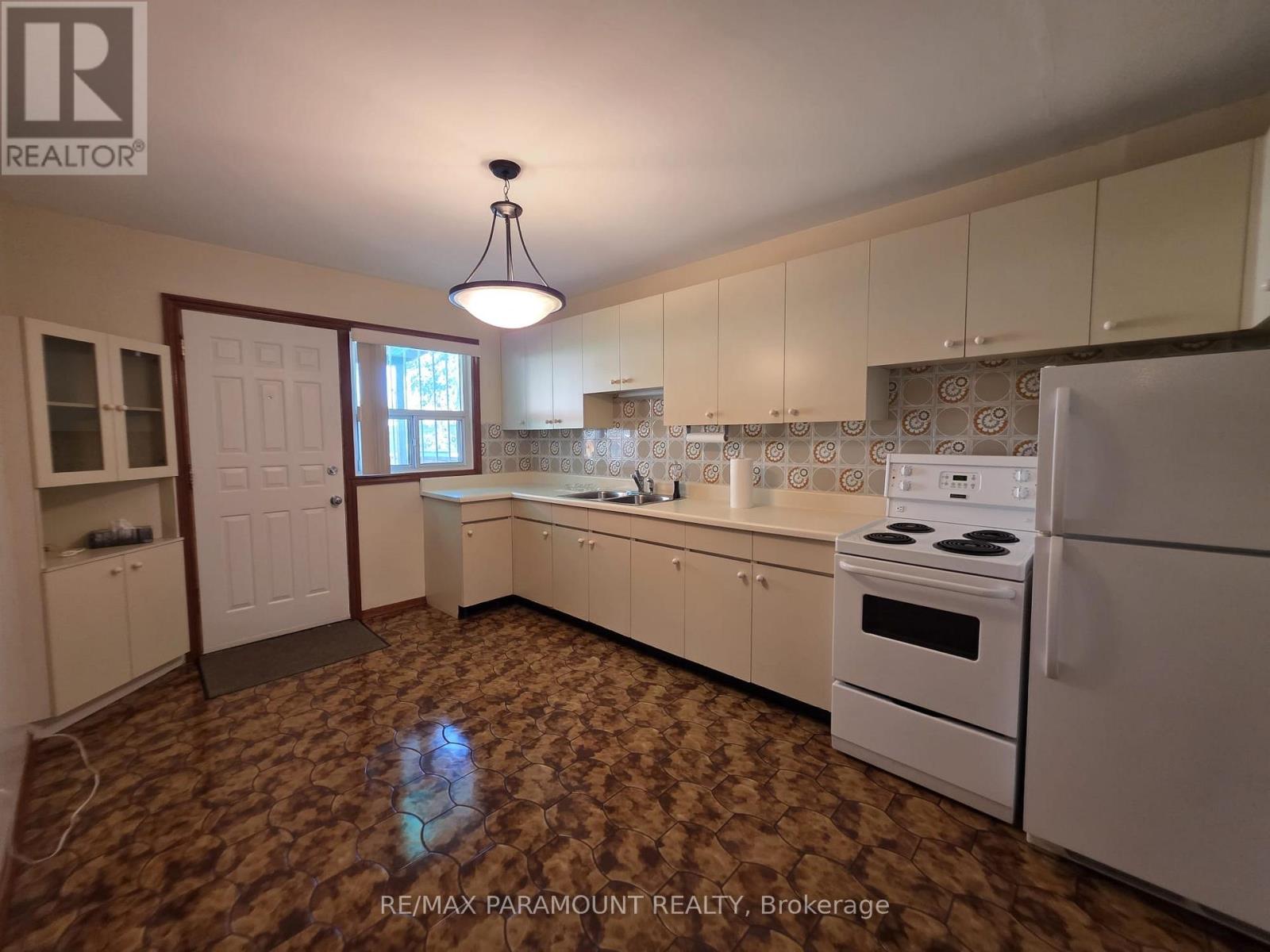 1674 St Clair Avenue W, Toronto, Ontario  M6N 1H8 - Photo 4 - W12493422
