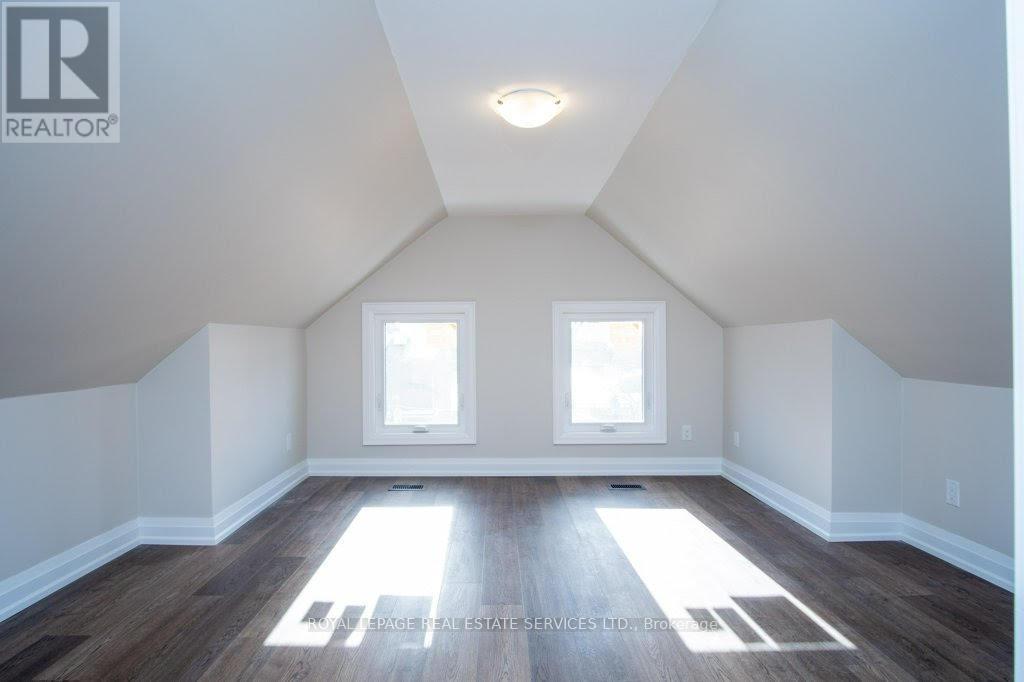 Upper - 256 Annette Street, Toronto, Ontario  M6P 1R1 - Photo 15 - W12493430