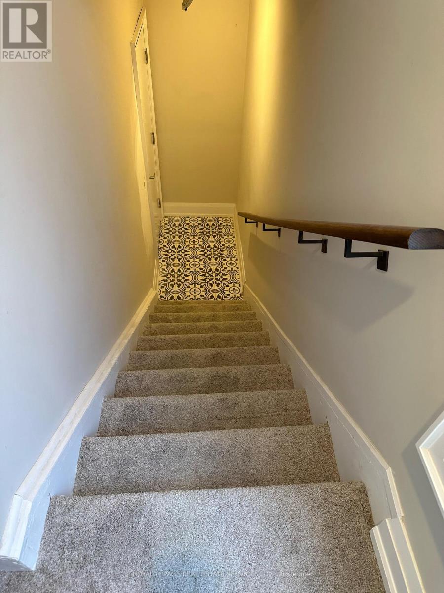 Upper - 256 Annette Street, Toronto, Ontario  M6P 1R1 - Photo 19 - W12493430