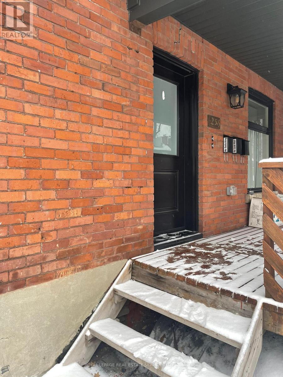 Upper - 256 Annette Street, Toronto, Ontario  M6P 1R1 - Photo 22 - W12493430