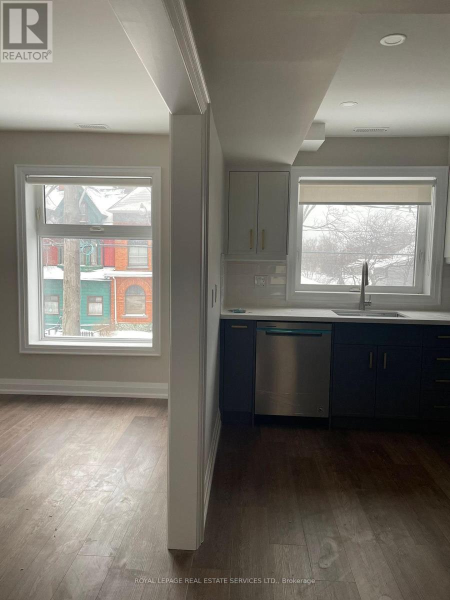 Upper - 256 Annette Street, Toronto, Ontario  M6P 1R1 - Photo 4 - W12493430