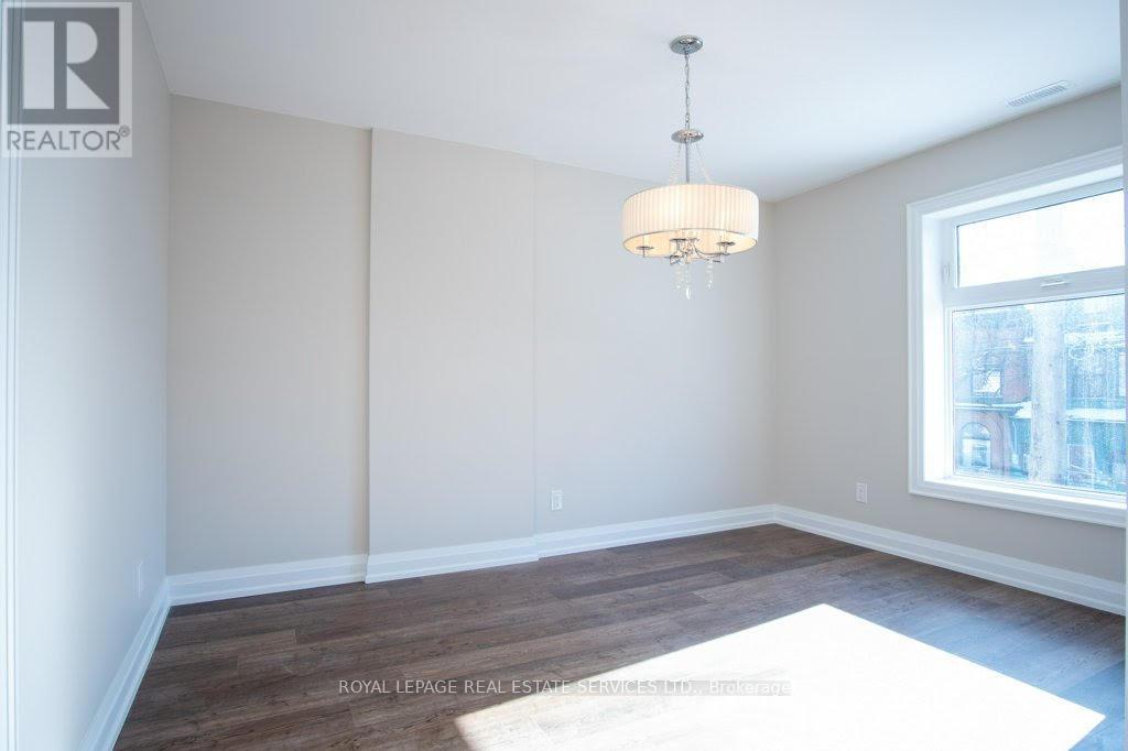 Upper - 256 Annette Street, Toronto, Ontario  M6P 1R1 - Photo 7 - W12493430