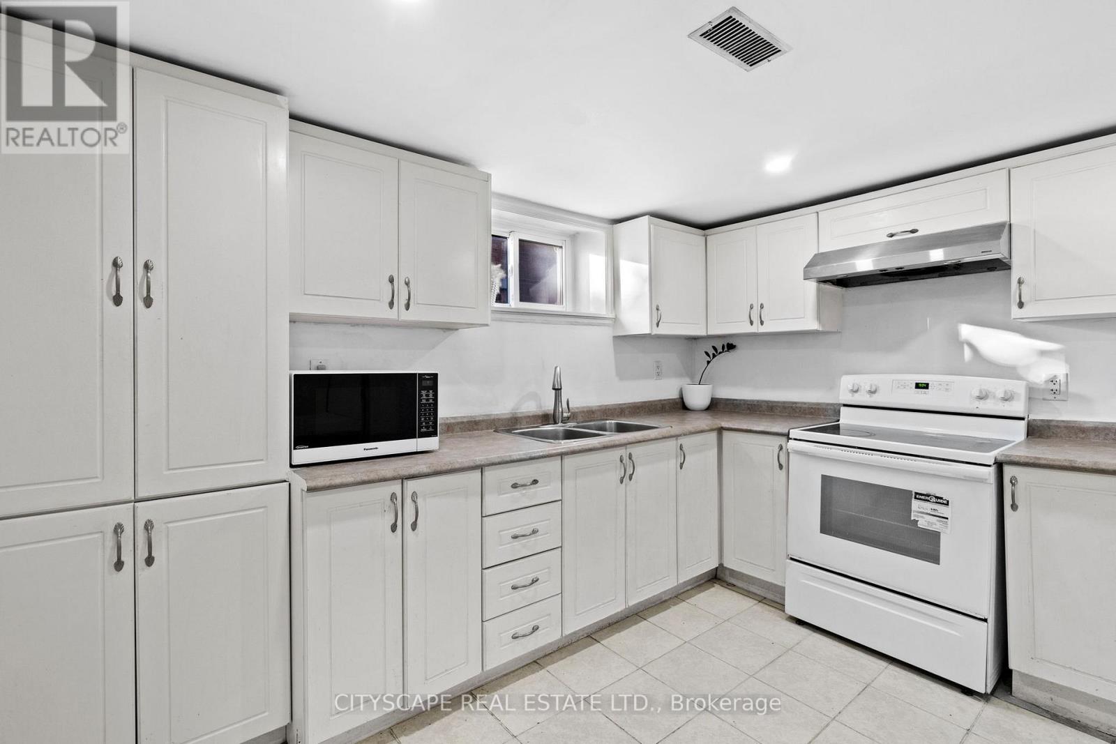 53 Warnica Avenue, Toronto, Ontario  M8Z 1Z6 - Photo 37 - W12493544