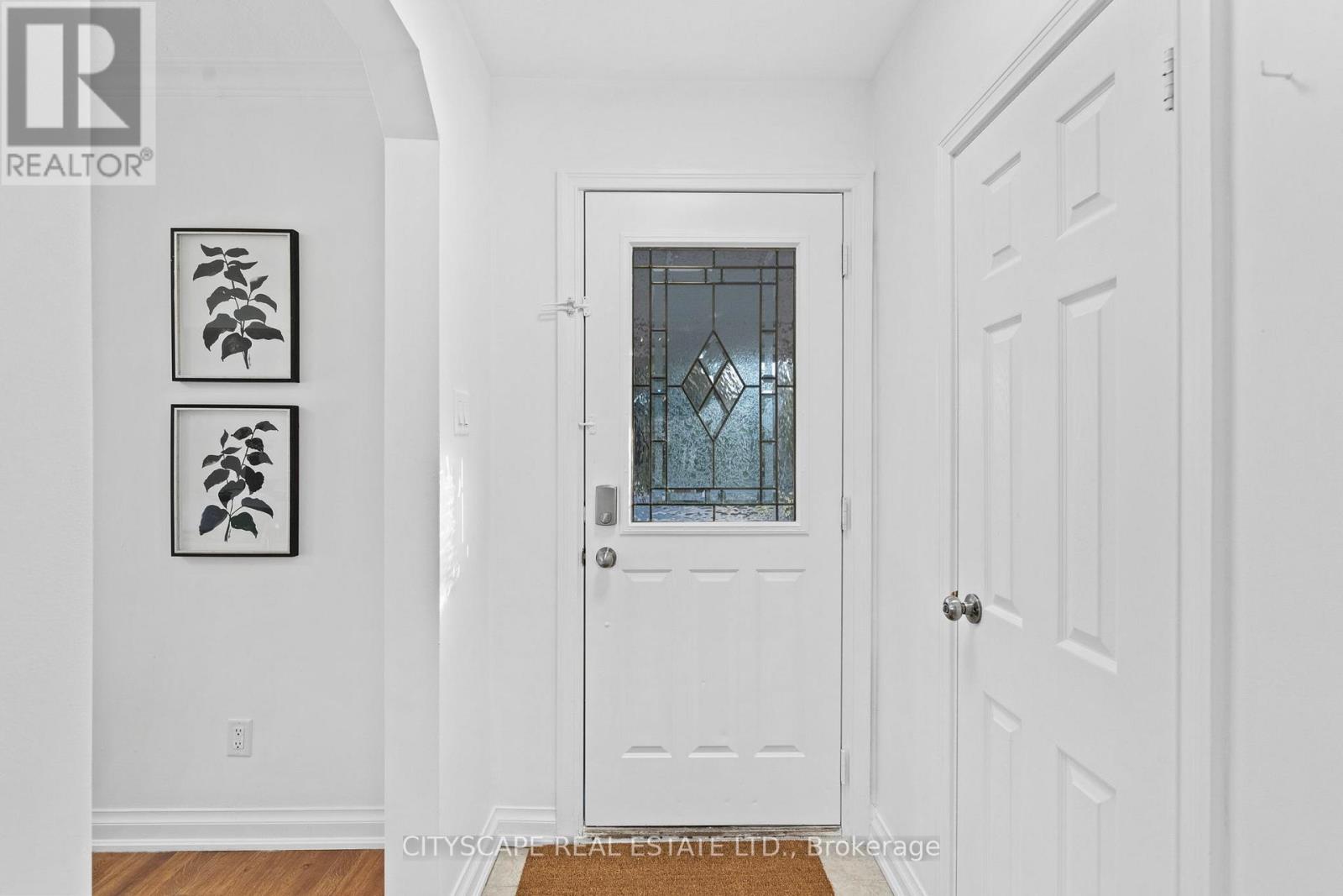 53 Warnica Avenue, Toronto, Ontario  M8Z 1Z6 - Photo 4 - W12493544