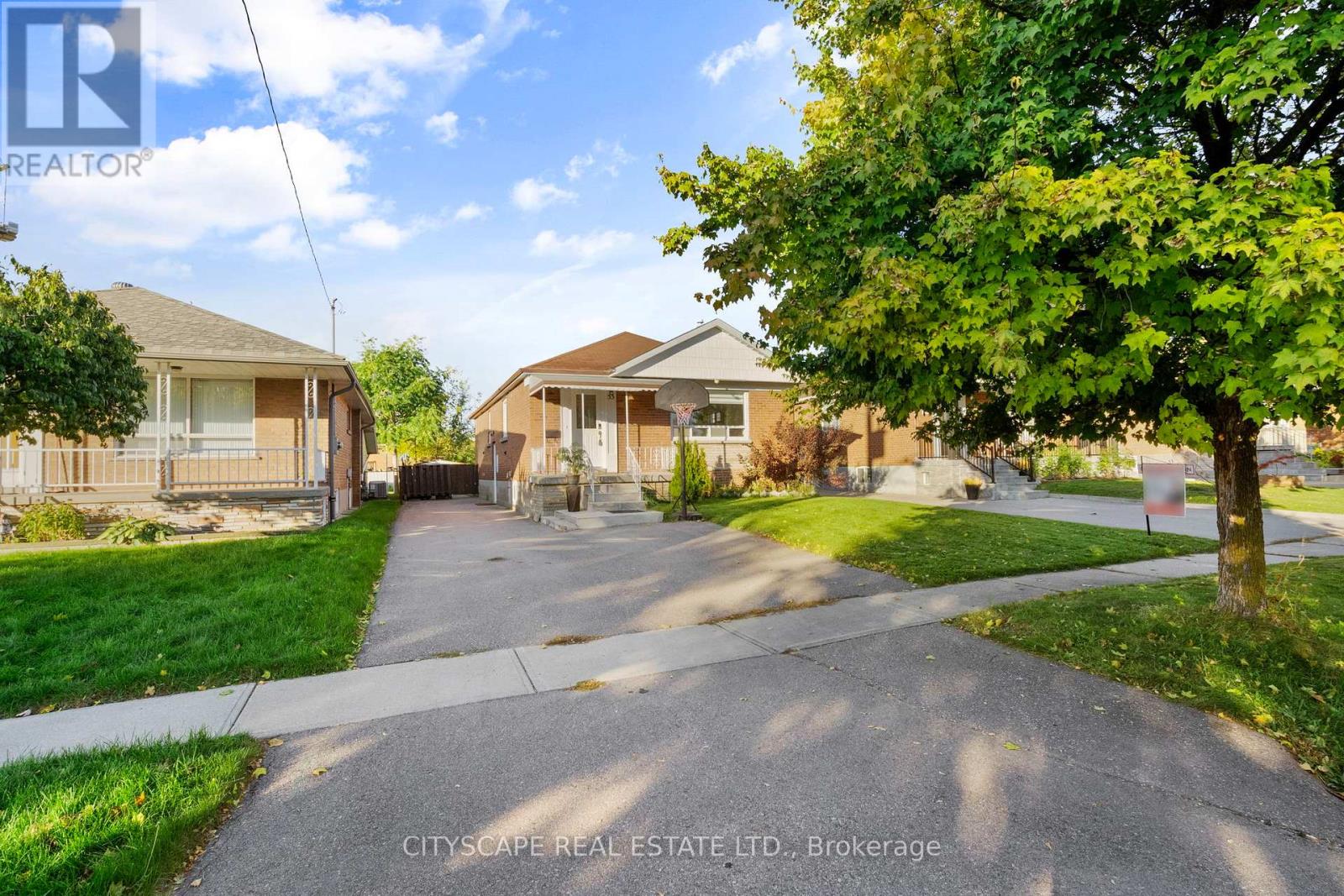 53 Warnica Avenue, Toronto, Ontario  M8Z 1Z6 - Photo 48 - W12493544