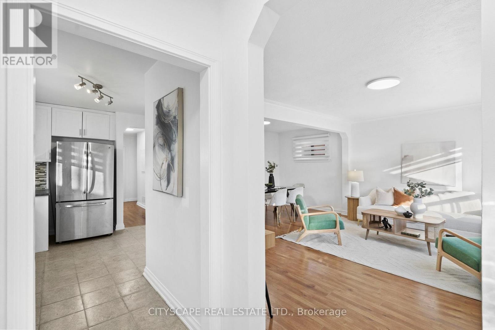 53 Warnica Avenue, Toronto, Ontario  M8Z 1Z6 - Photo 5 - W12493544