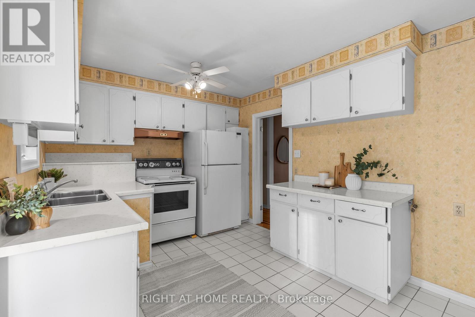 690 The West Mall W, Toronto, Ontario  M9C 1H3 - Photo 12 - W12493550