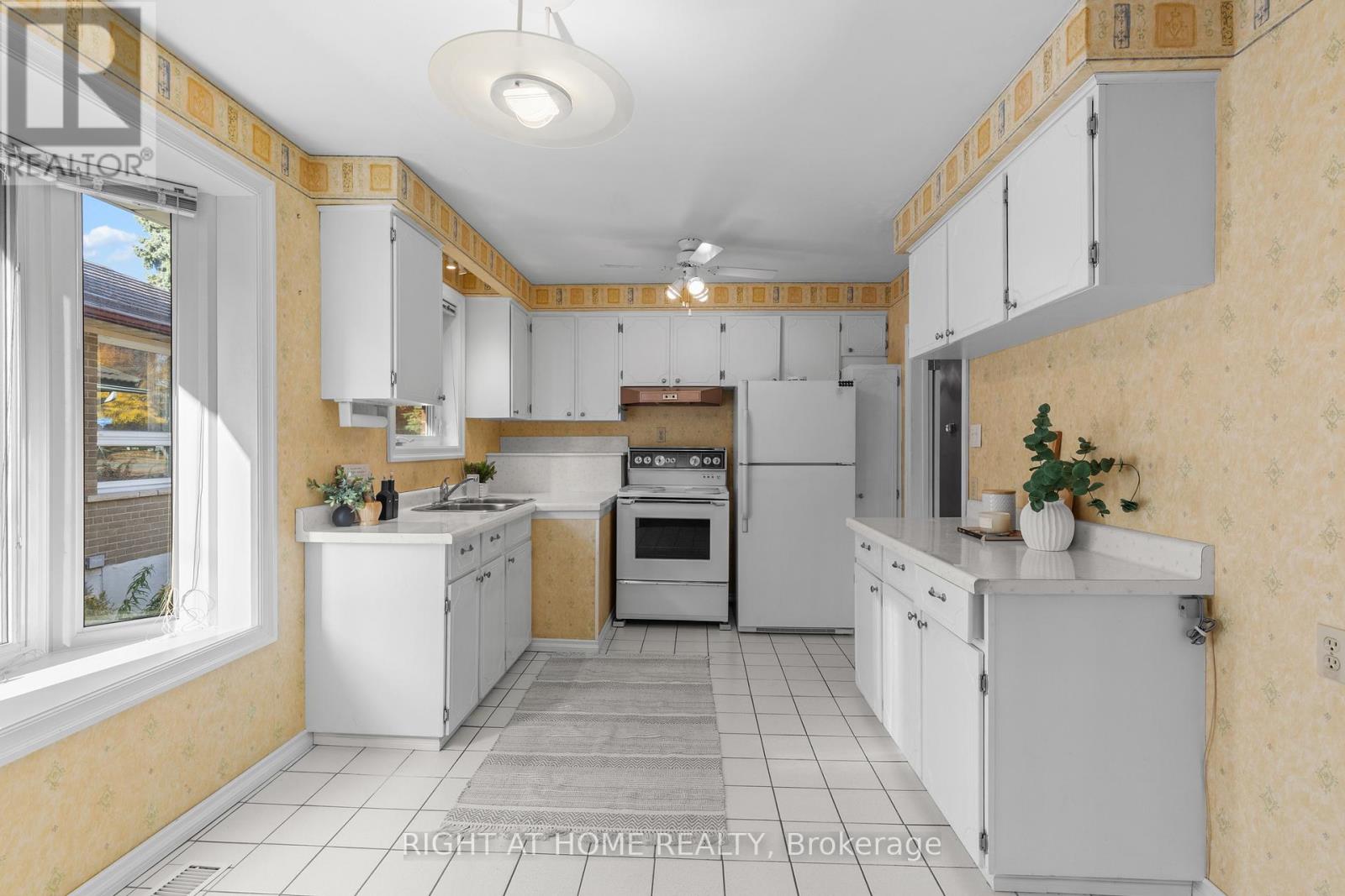 690 The West Mall W, Toronto, Ontario  M9C 1H3 - Photo 13 - W12493550