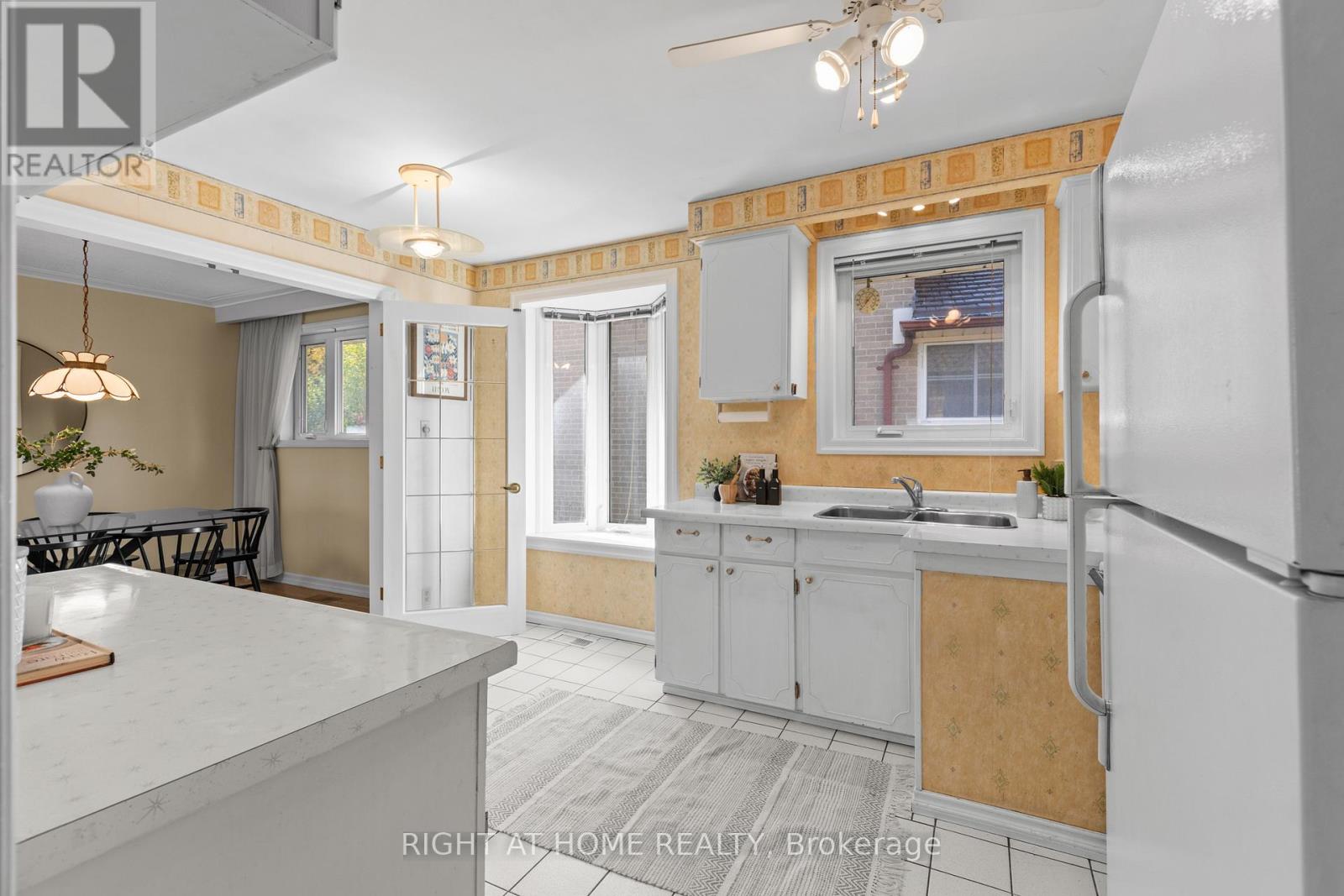 690 The West Mall W, Toronto, Ontario  M9C 1H3 - Photo 14 - W12493550