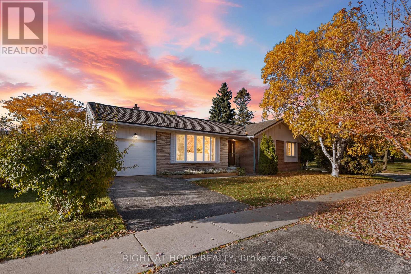 690 The West Mall W, Toronto, Ontario  M9C 1H3 - Photo 2 - W12493550