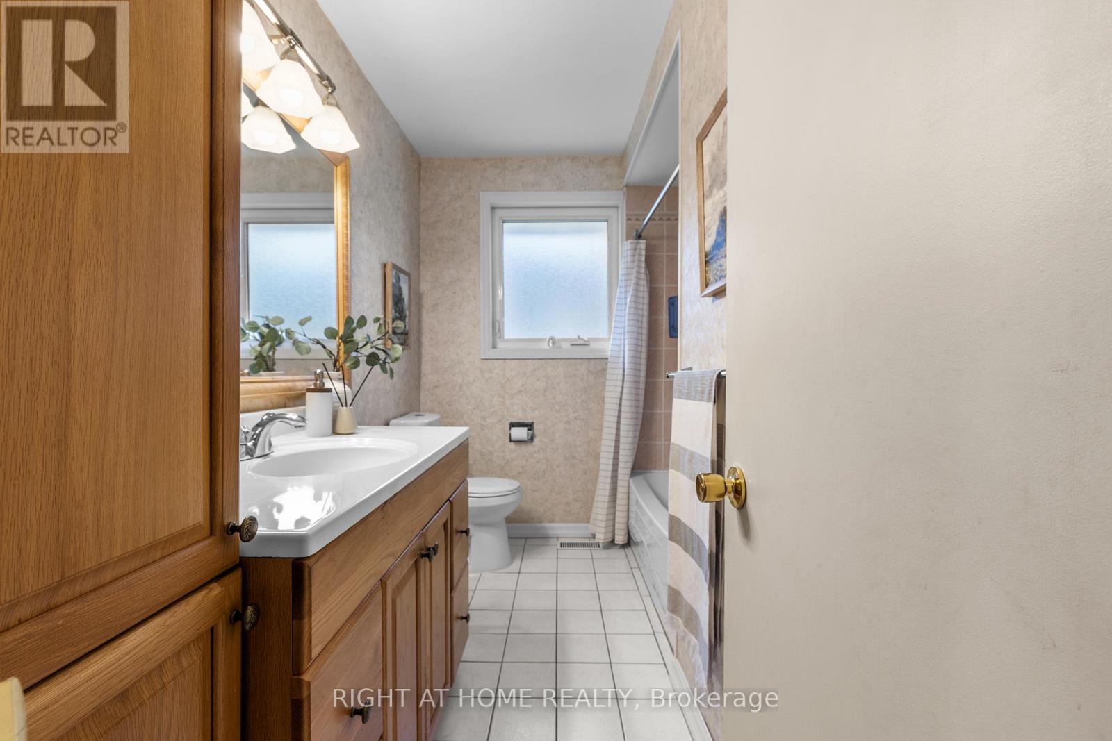 690 The West Mall W, Toronto, Ontario  M9C 1H3 - Photo 23 - W12493550