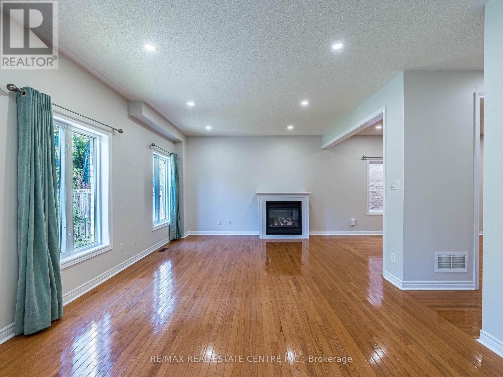 1581 Portsmouth Place, Mississauga, Ontario  L5M 7W2 - Photo 10 - W12493568