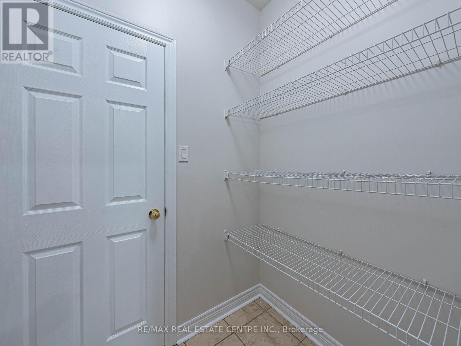 1581 Portsmouth Place, Mississauga, Ontario  L5M 7W2 - Photo 14 - W12493568