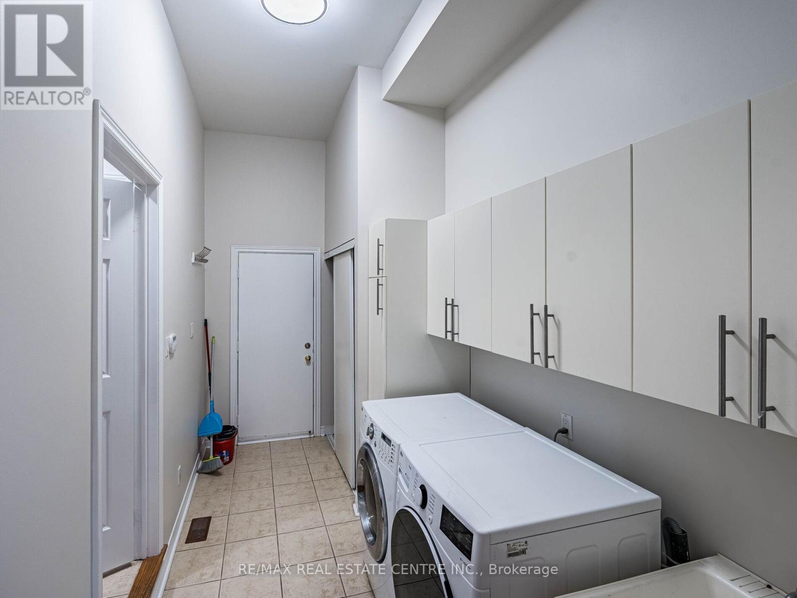 1581 Portsmouth Place, Mississauga, Ontario  L5M 7W2 - Photo 15 - W12493568