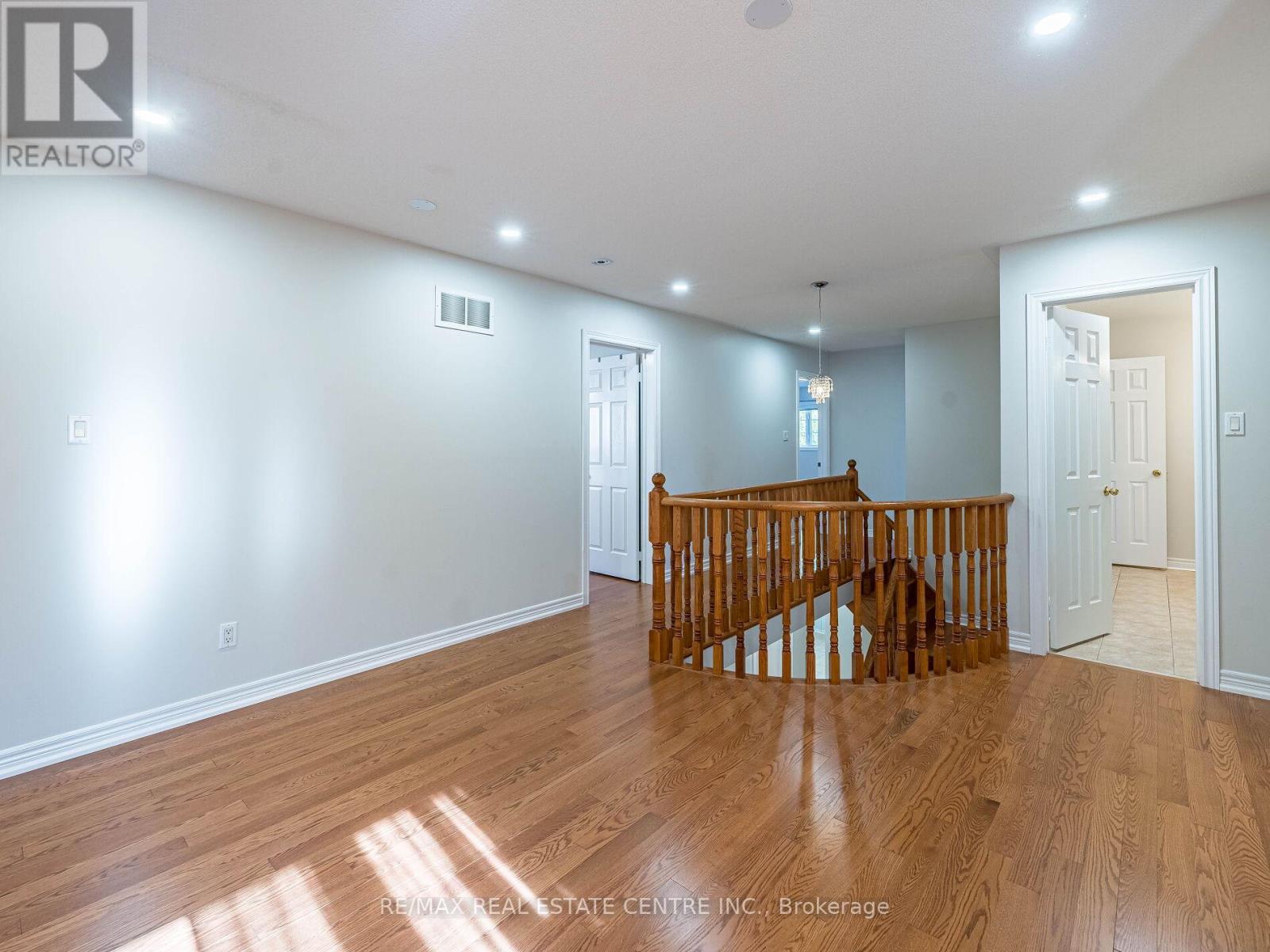 1581 Portsmouth Place, Mississauga, Ontario  L5M 7W2 - Photo 18 - W12493568