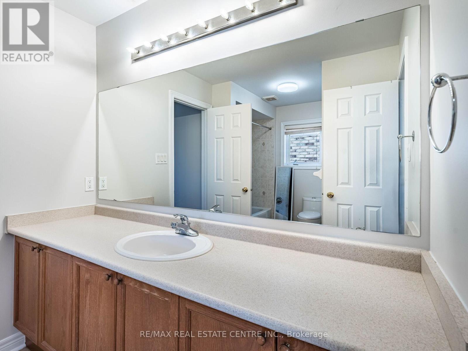 1581 Portsmouth Place, Mississauga, Ontario  L5M 7W2 - Photo 27 - W12493568