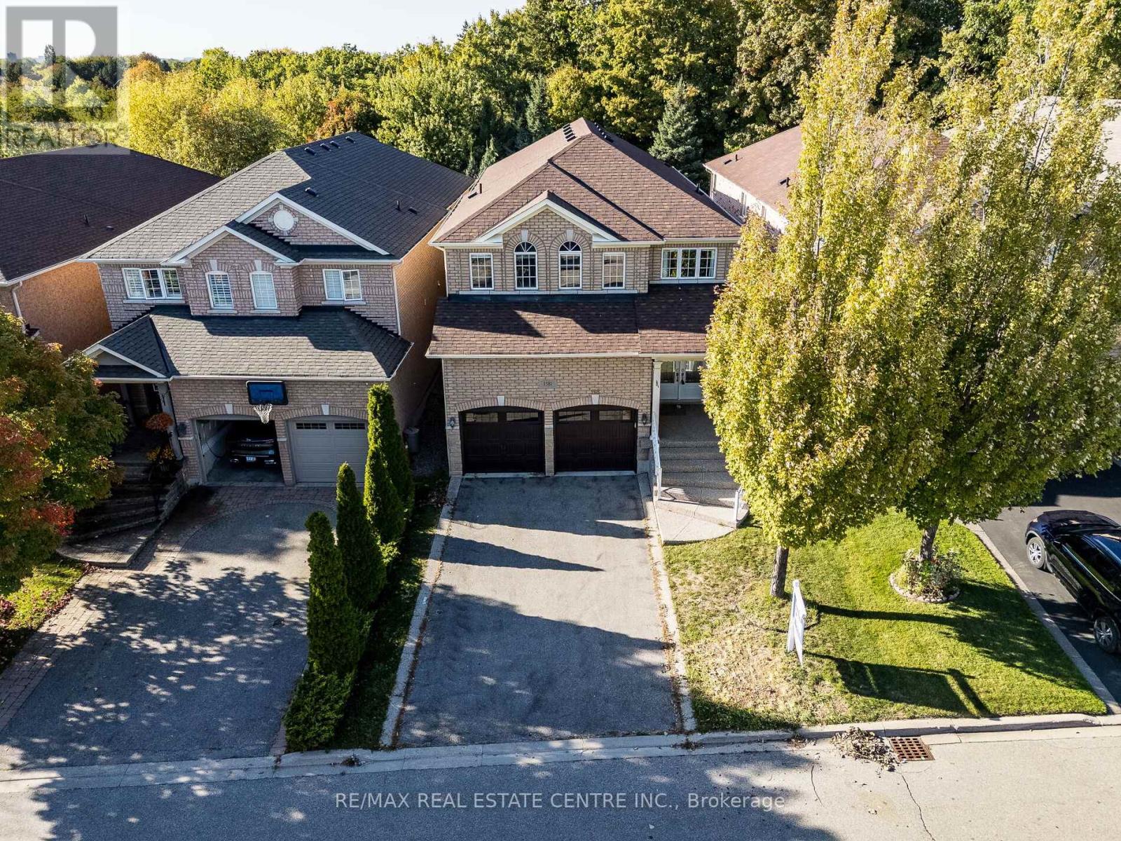 1581 Portsmouth Place, Mississauga, Ontario  L5M 7W2 - Photo 3 - W12493568