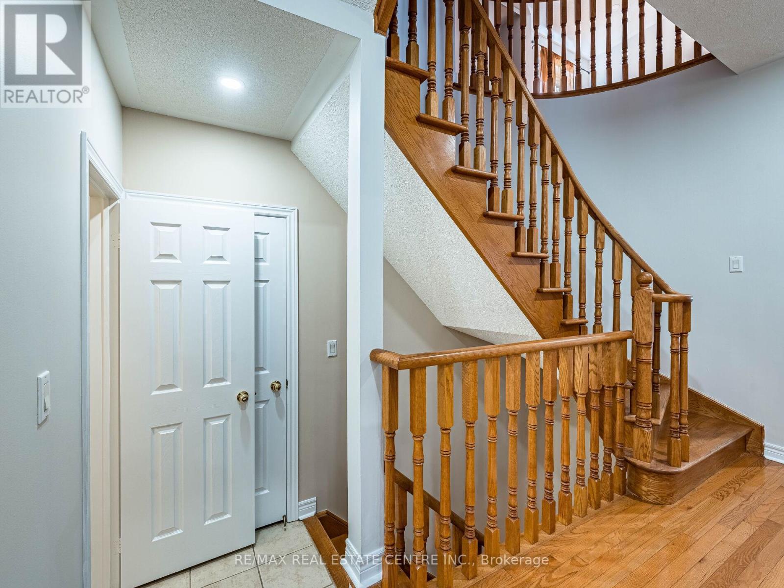 1581 Portsmouth Place, Mississauga, Ontario  L5M 7W2 - Photo 31 - W12493568