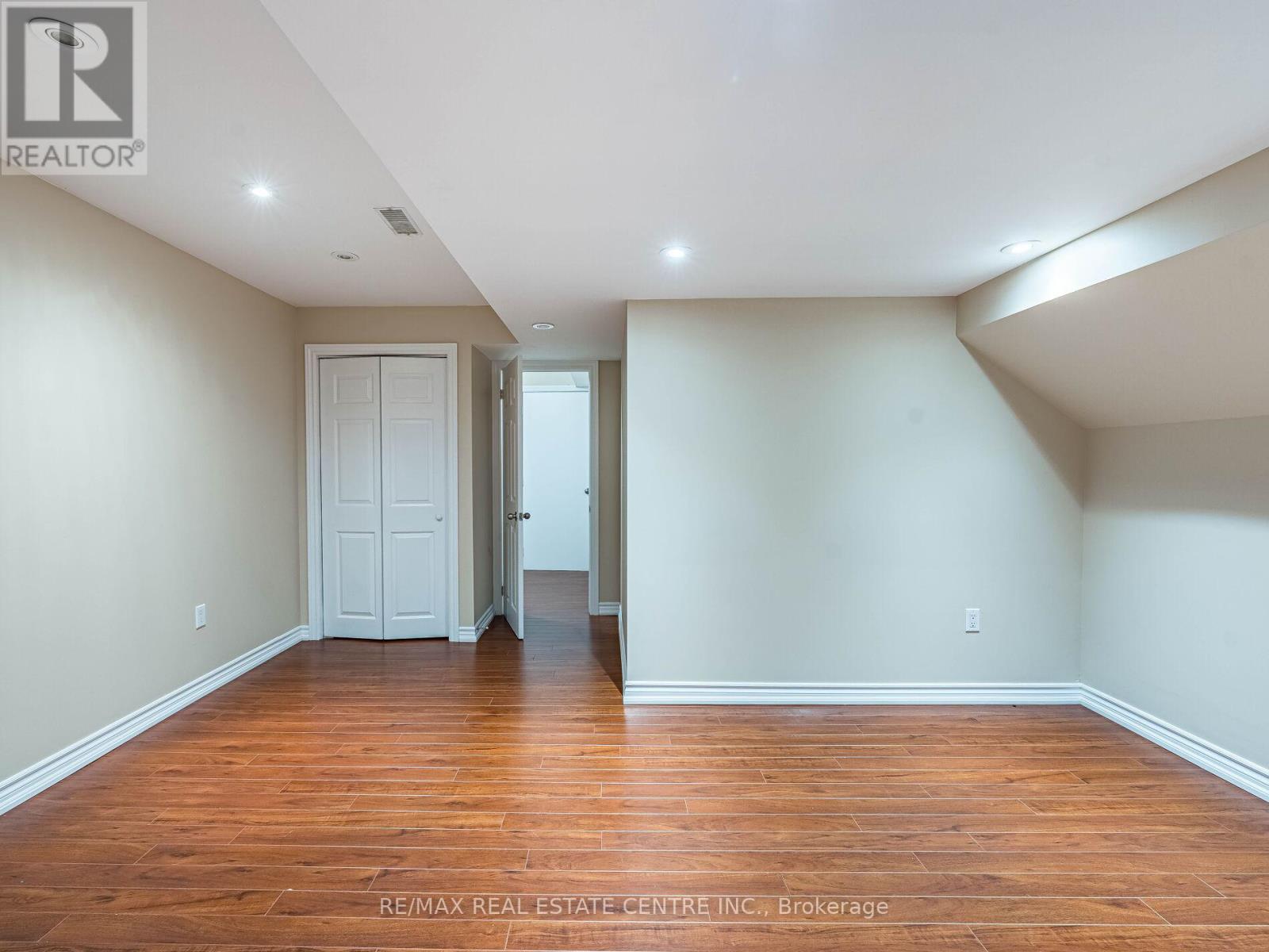 1581 Portsmouth Place, Mississauga, Ontario  L5M 7W2 - Photo 35 - W12493568