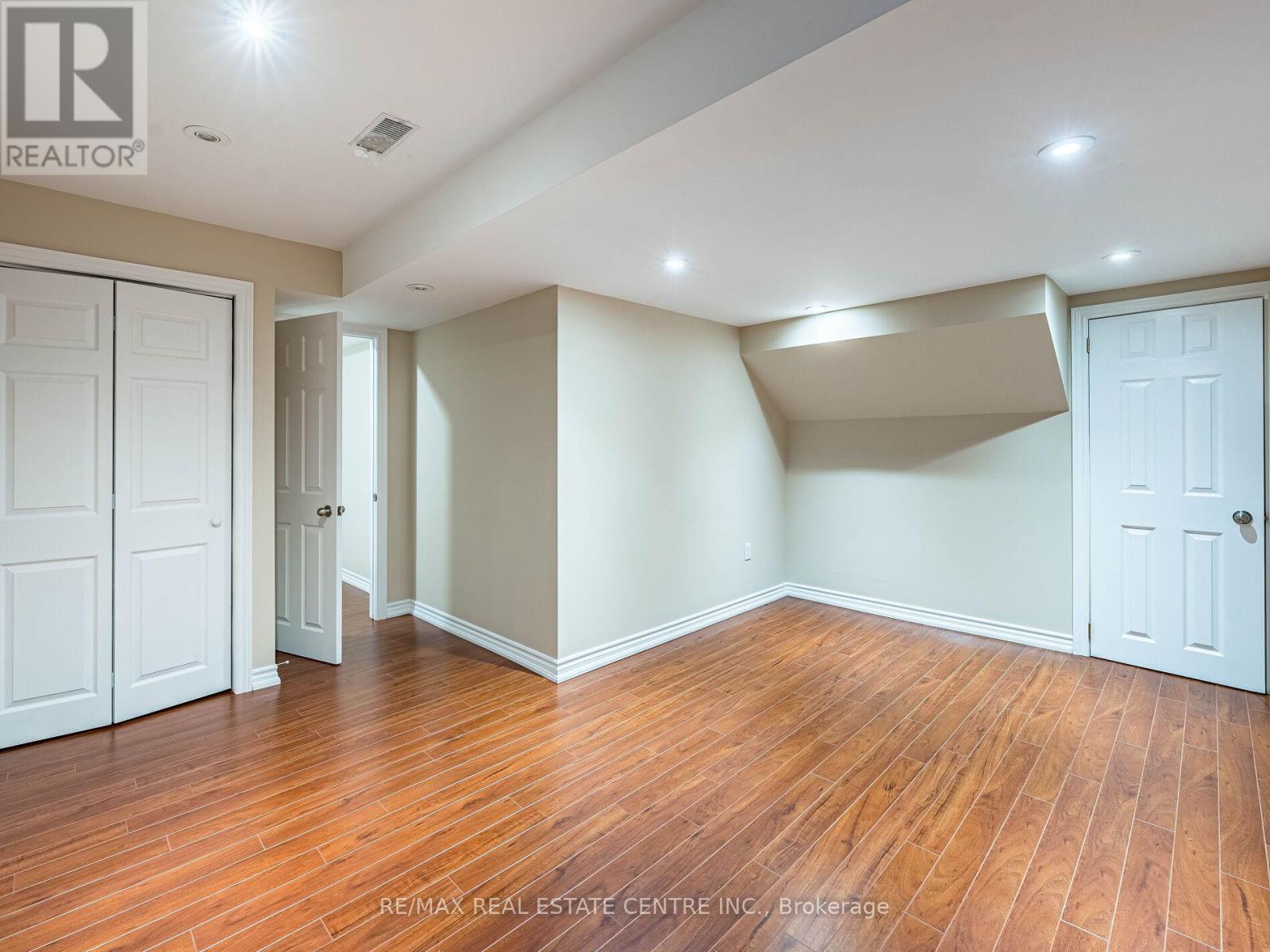 1581 Portsmouth Place, Mississauga, Ontario  L5M 7W2 - Photo 36 - W12493568