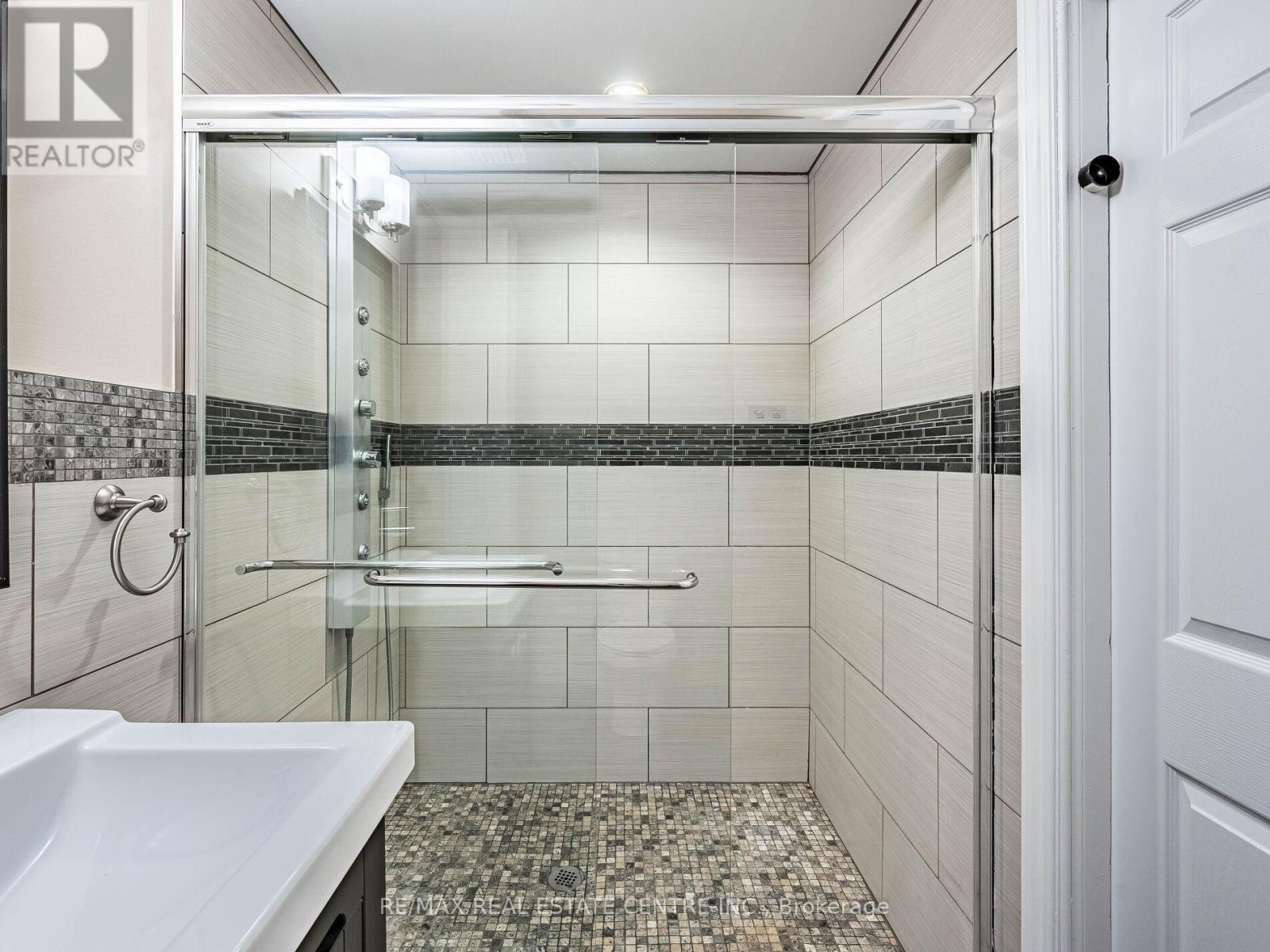 1581 Portsmouth Place, Mississauga, Ontario  L5M 7W2 - Photo 38 - W12493568