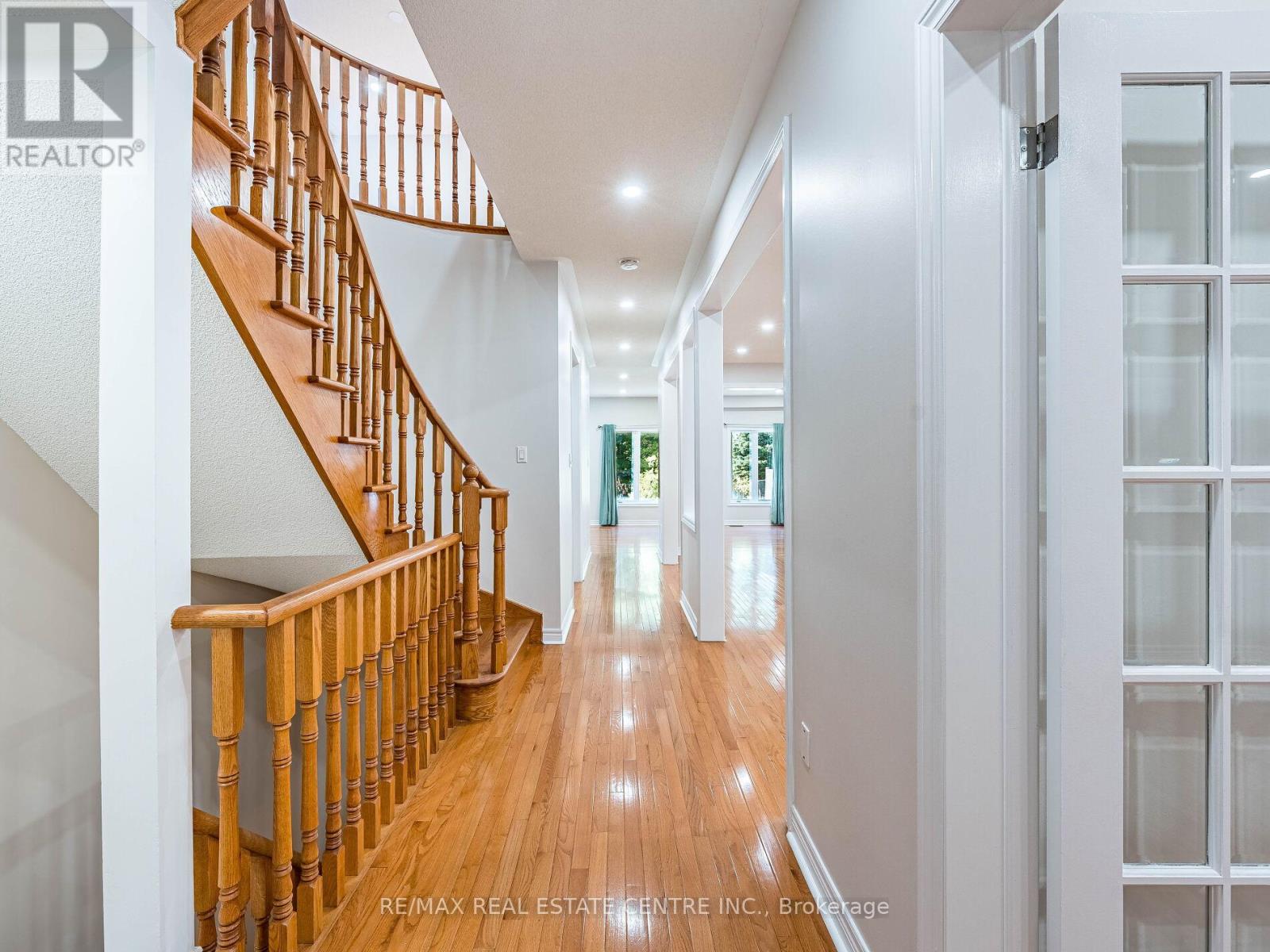 1581 Portsmouth Place, Mississauga, Ontario  L5M 7W2 - Photo 5 - W12493568